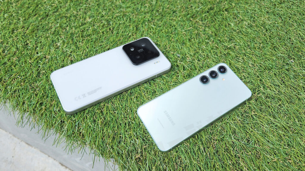 Xiaomi 15 とGalaxy S25 の外観デザインを比較