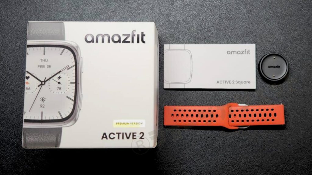 同梱物:マグネット式充電器(ケーブル別売り) 、レザーストラップ 、シリコンストラップ(赤色) 、取扱説明書
