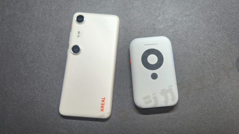 XREAL One Proは、XREAL Beam Pro(左)およびXREAL Hub(右)との互換性がある。
