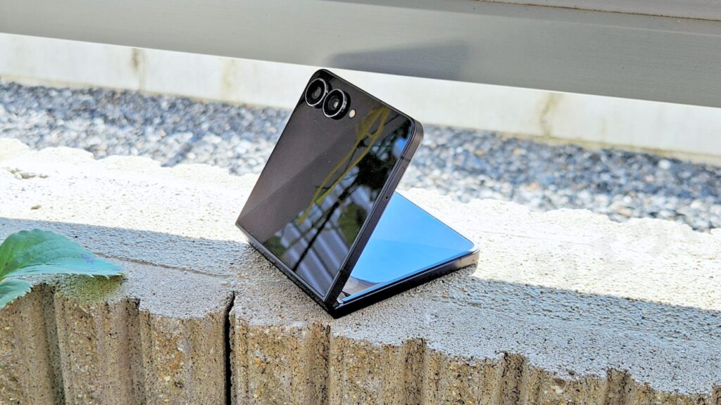 Galaxy Z Flip 7 の特徴【7作目でようやく見えた完成形と残る課題】