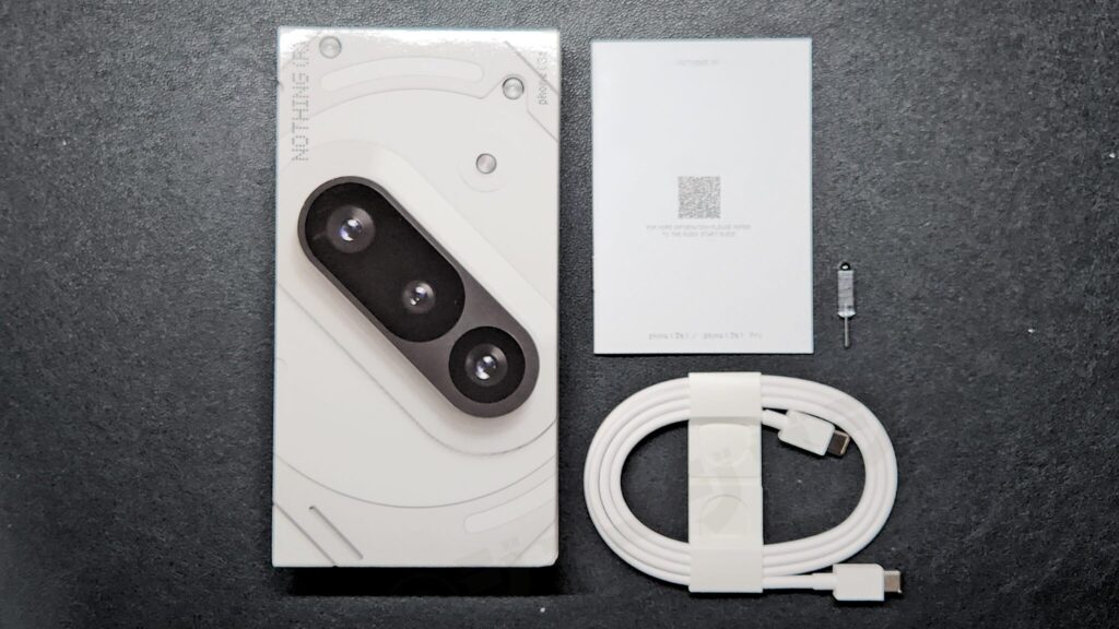 同梱物：USB-C ケーブル、SIMピン、クイックスタートガイド