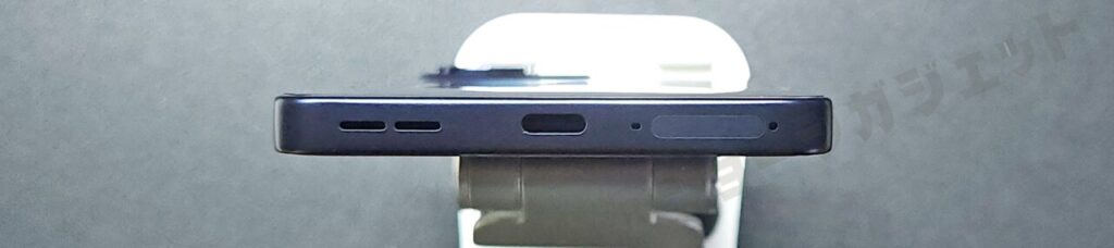 底面:マイク、スピーカー、UCB Type-Cポート