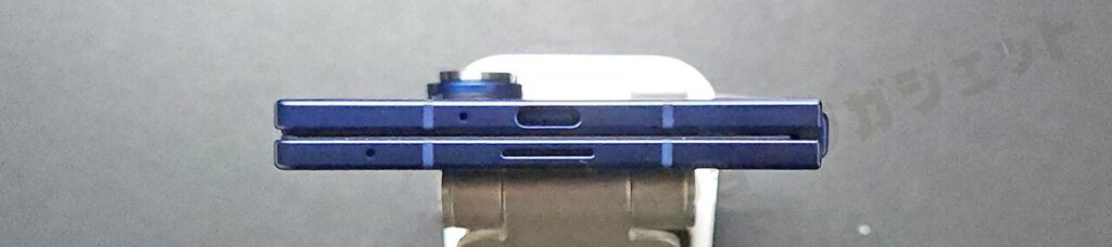 底面:マイク、スピーカー、UCB Type-Cポート