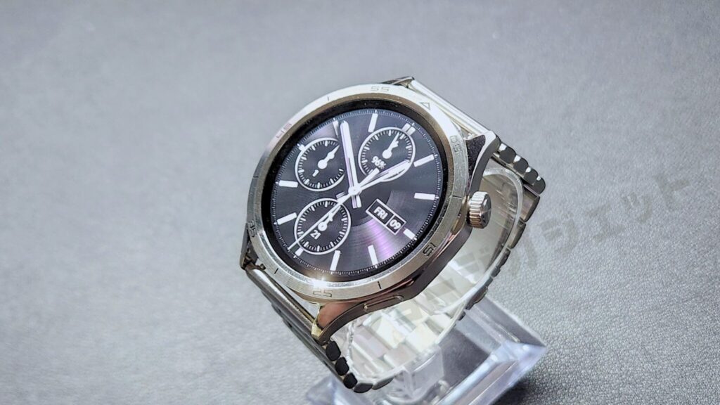 右側面：上ボタン（アプリ）、下ボタン（ワークアウト）