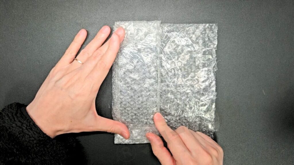 ごえんモバイルから届いたCランク中古iPhone 12 miniの梱包の状態