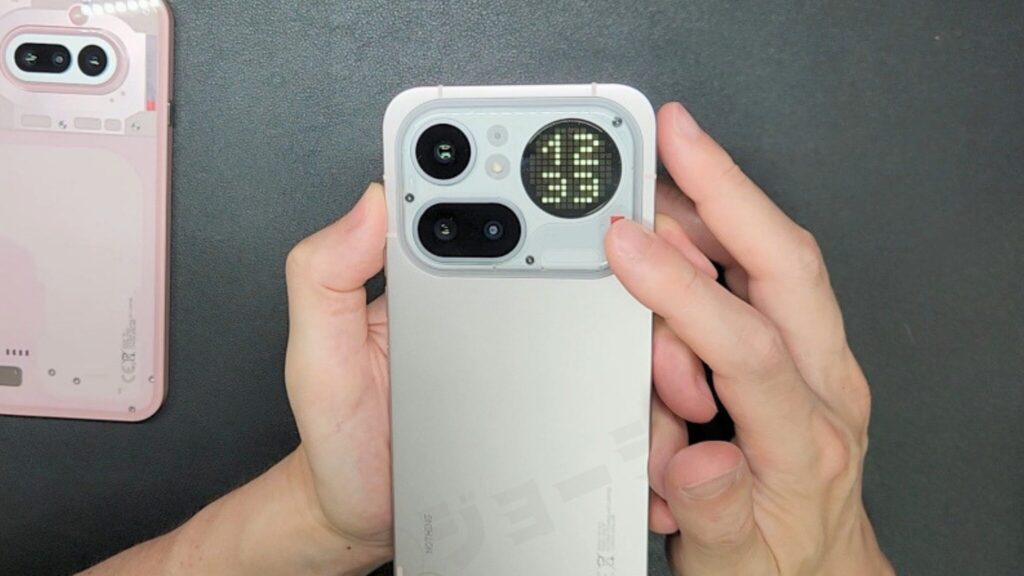 Pro：137LEDで進化したGlyphマトリックス