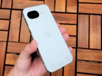 Google Pixel 10a レビュー｜79,900円からの完全フラットデザイン。Pixel 9a・Pixel 11 Proとの違いも解説
